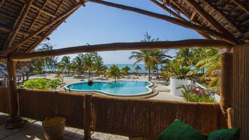 Couples treatment room(s), body treatments, deep-tissue massages