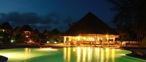 Outdoor pool, sun loungers