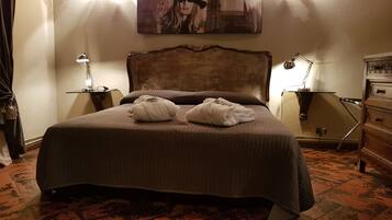 Egyptian cotton sheets, premium bedding, in-room safe