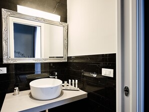 Deluxe Double Room | Bathroom | Shower, free toiletries, hair dryer, bidet - Ara Suite (Rome)