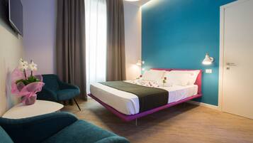 Deluxe tweepersoonskamer | Luxe beddengoed, donzen dekbedden, een minibar, een kluis op de kamer