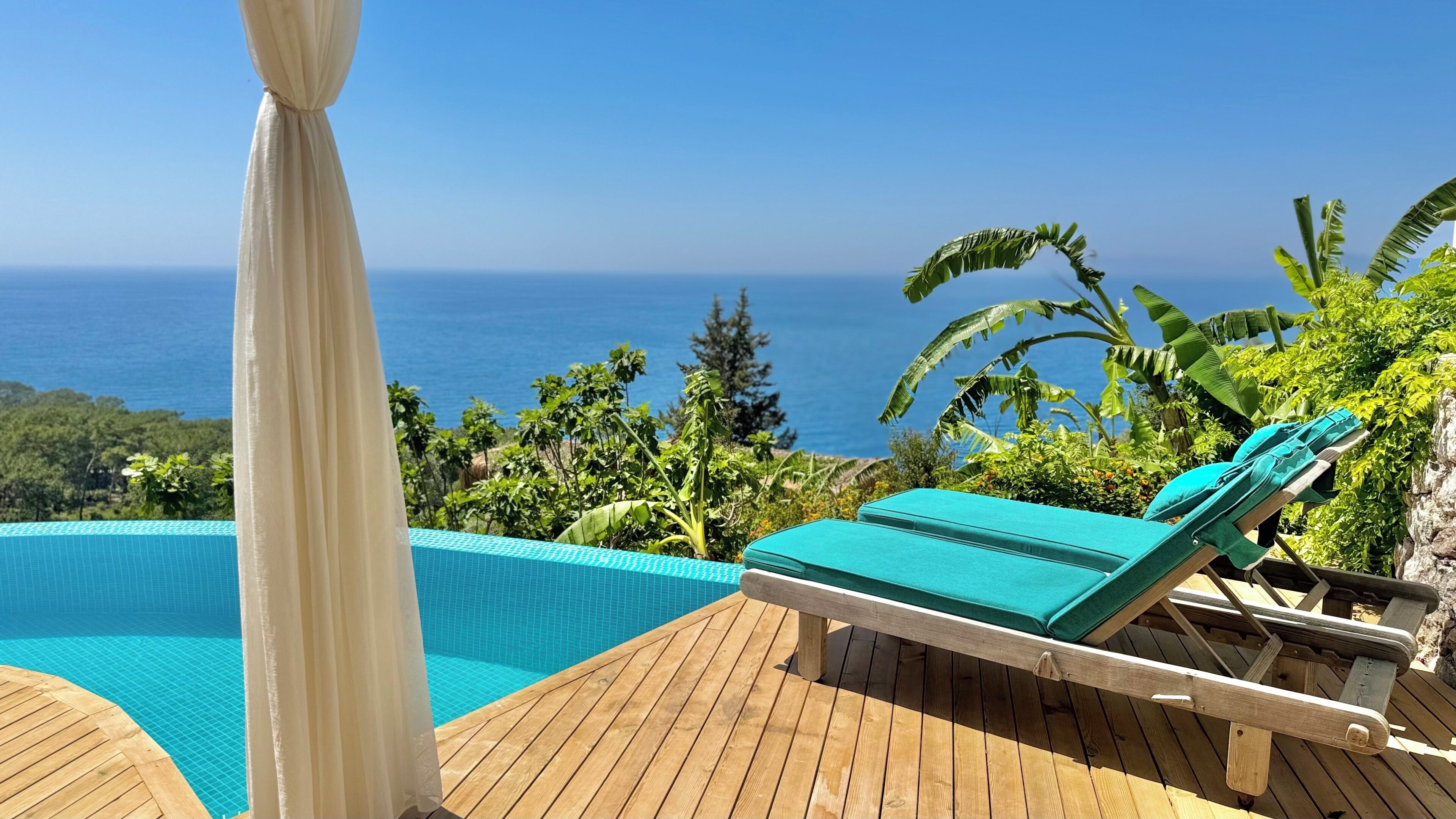 Begonvil ( Full Sea View Private Pool and Jacuzzi ) | Vista do quarto