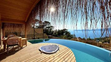 Mese ( Private Pool and Jacuzzi ) | Nệm Tempur-Pedic, minibar, trang trí khác biệt