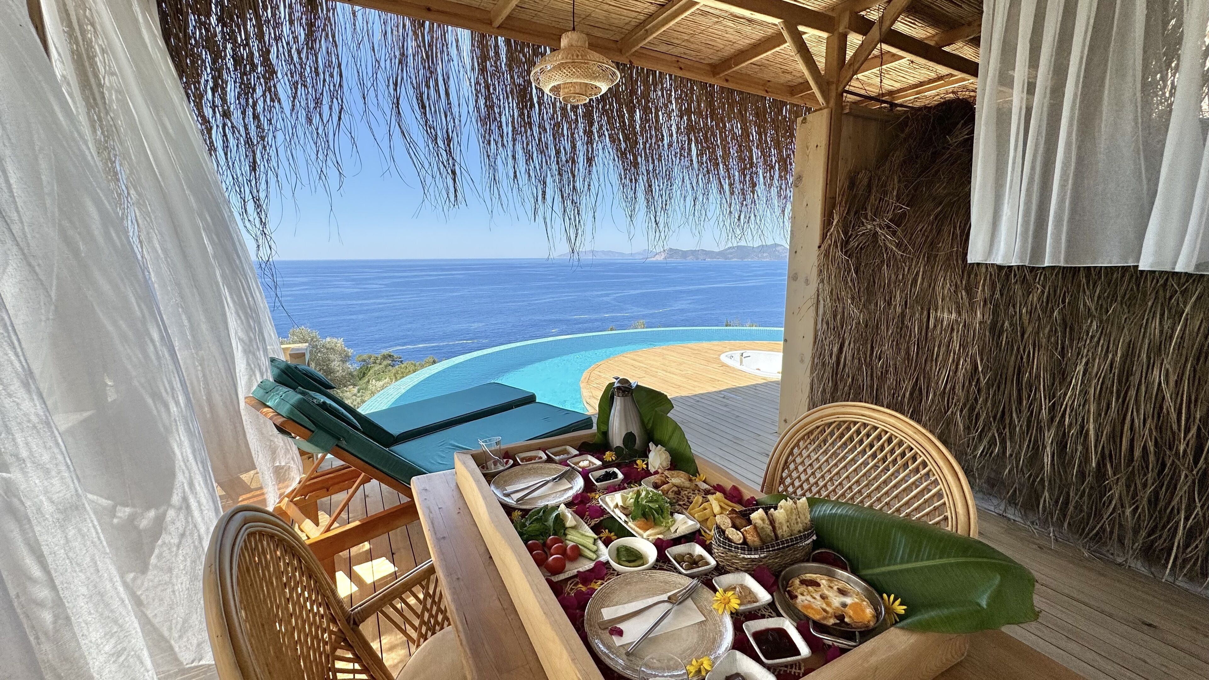 zambak ( full sea view , private pool and jacuzzi ) | in-room dining