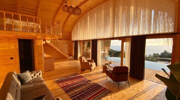 Colchones Tempur-Pedic, minibar y decoración personalizada 