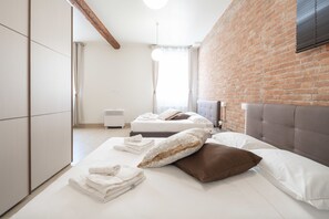 Design Apart Daire, 1 Yatak Odası, Kanal Manzaralı (Riva 1 Check-in online) | Kaliteli yatak takımı, kuştüyü yorgan, ayrı ayrı dekore edilmiş 