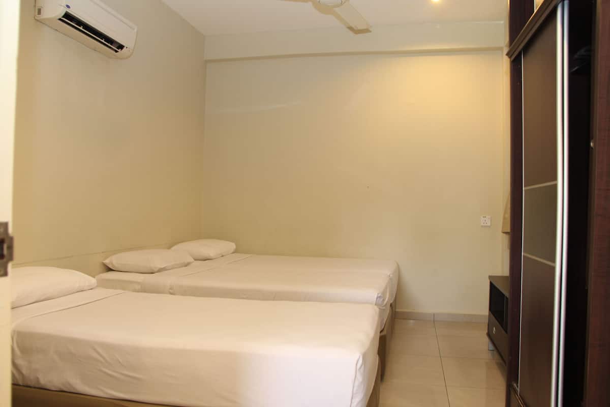In-room safe, desk, iron/ironing board
