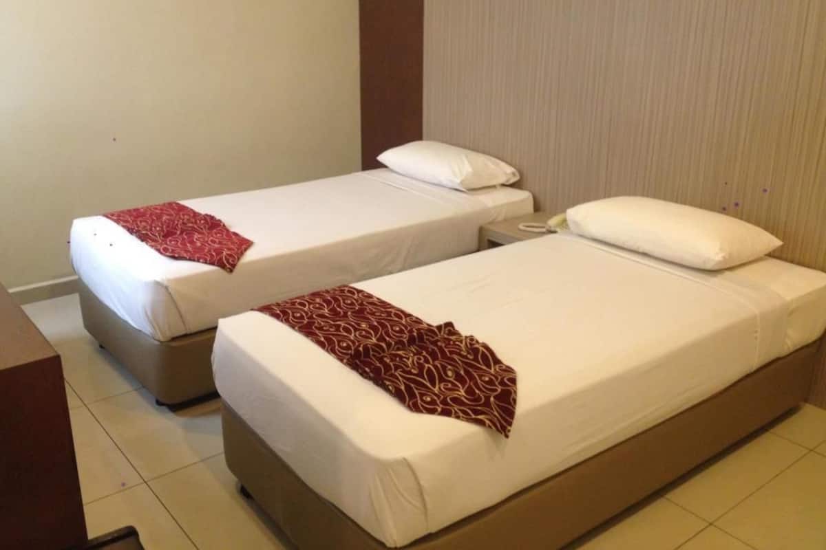 In-room safe, desk, iron/ironing board