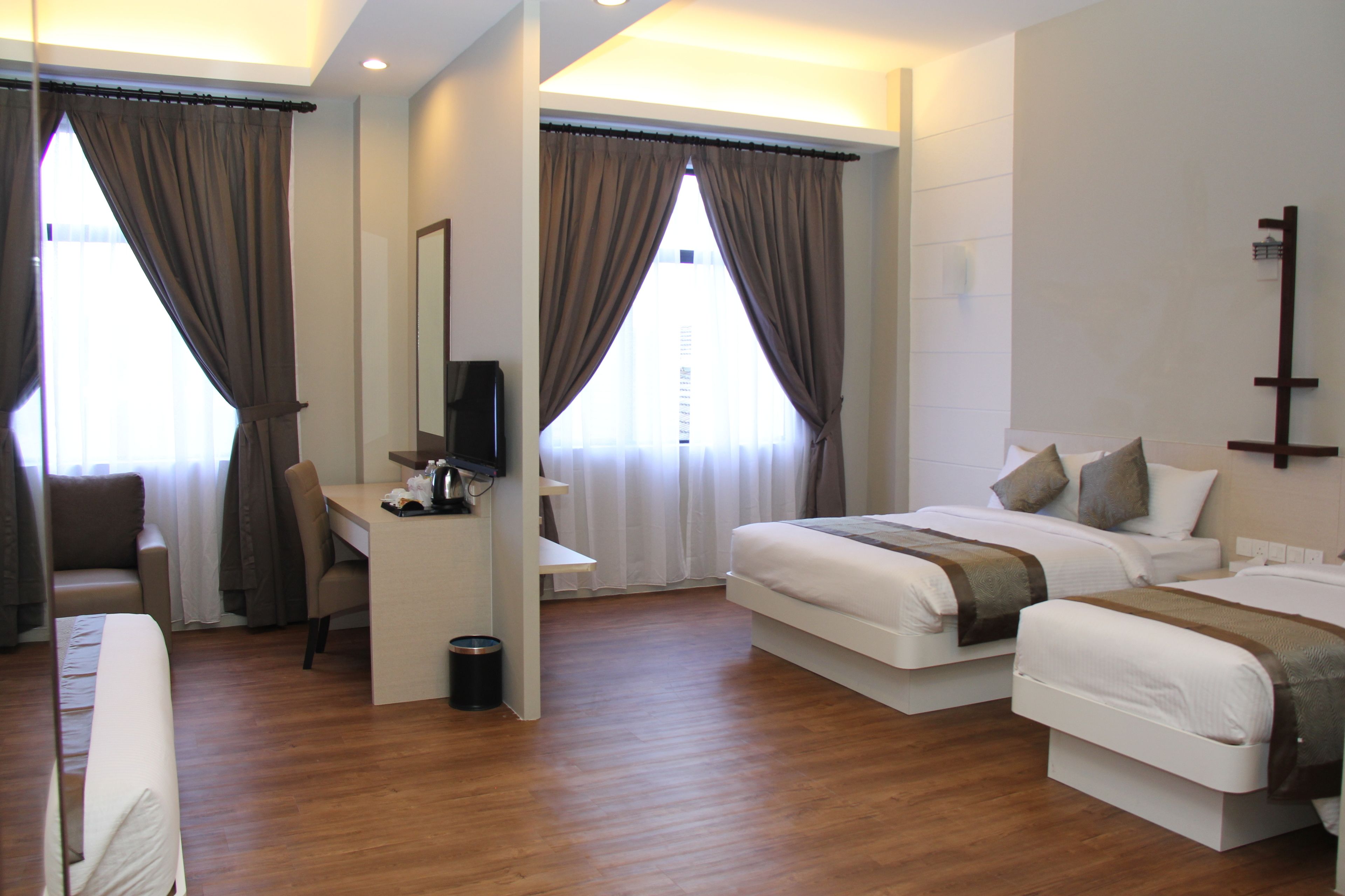 In-room safe, desk, iron/ironing board