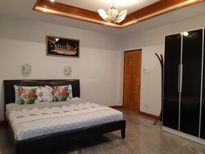 5 bedrooms, desk, blackout curtains, soundproofing - Baan Sudrak Pool Villa Hua Hin (Hua Hin)