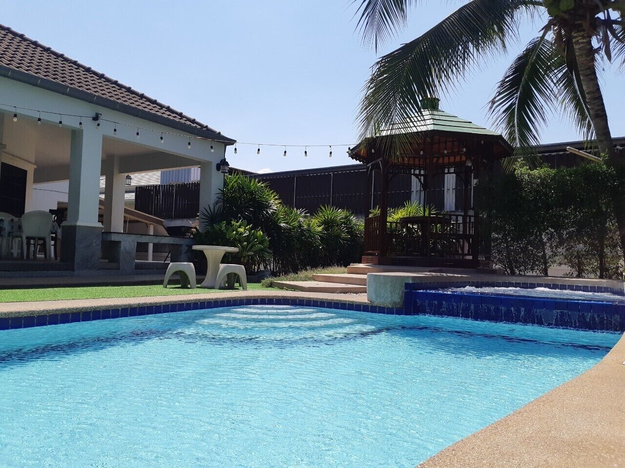 สระว่ายน้ำ