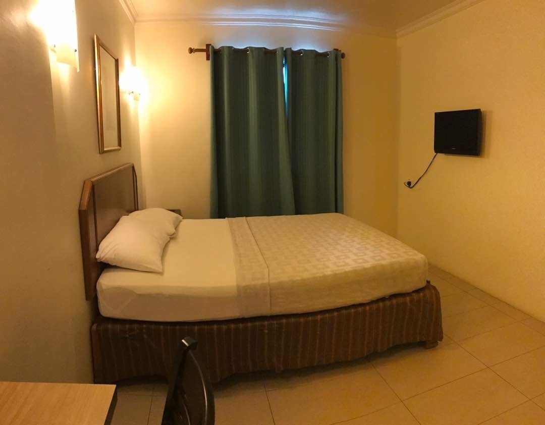 individually furnished, desk, free wifi, bed sheets