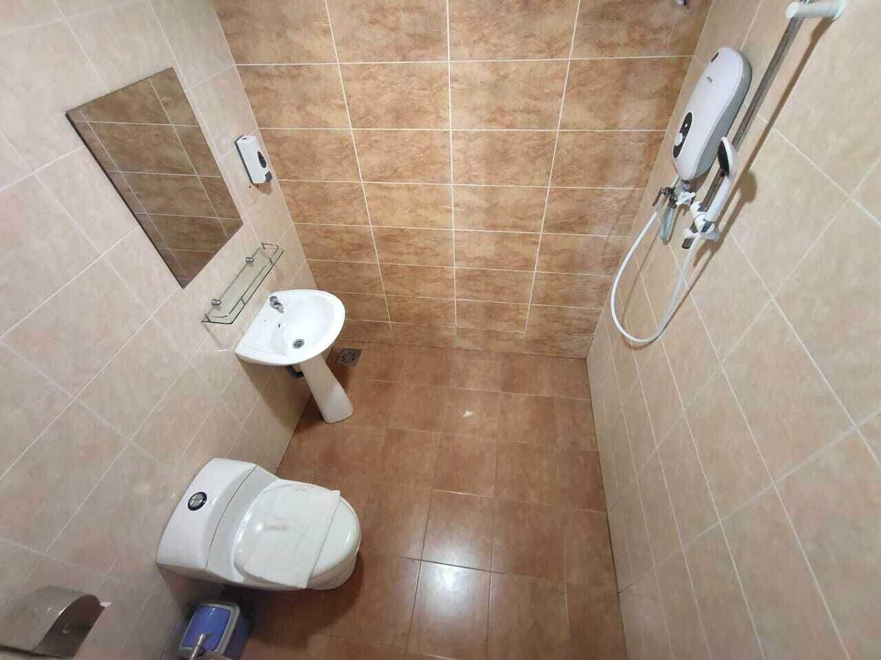 superior double room | bathroom | shower, hair dryer, bidet, towels