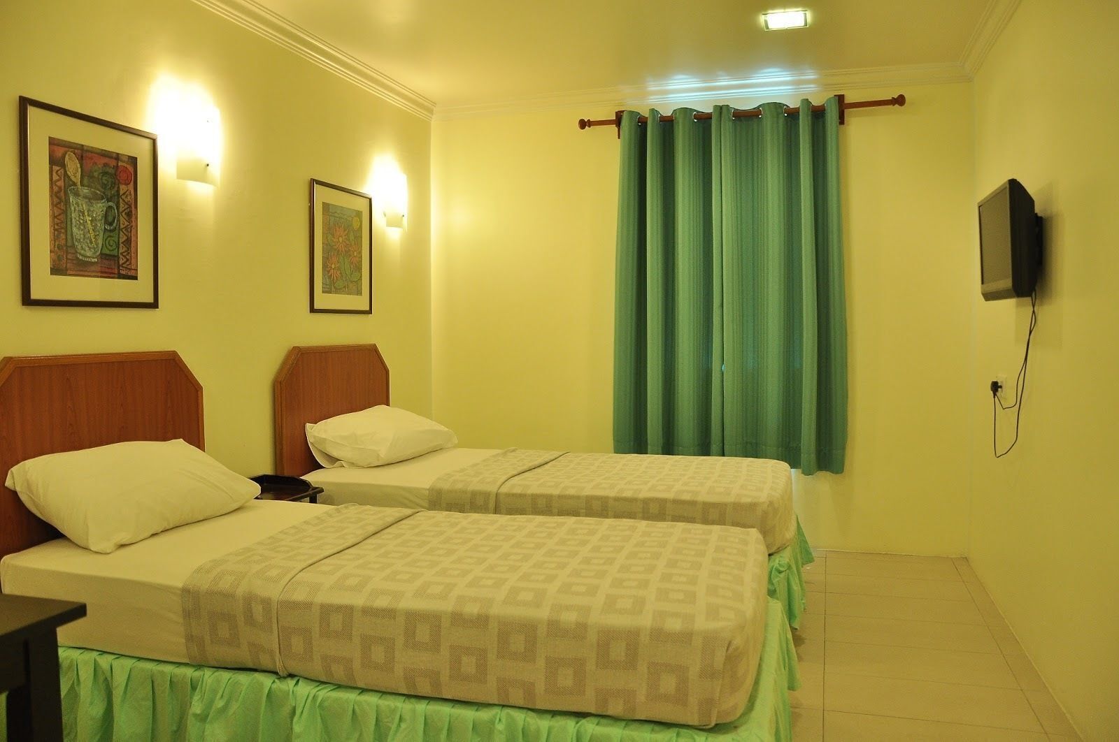 Individually furnished, desk, free WiFi, bed sheets