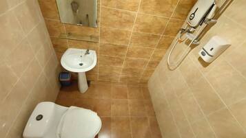 Doccia, asciugacapelli, bidet, asciugamani