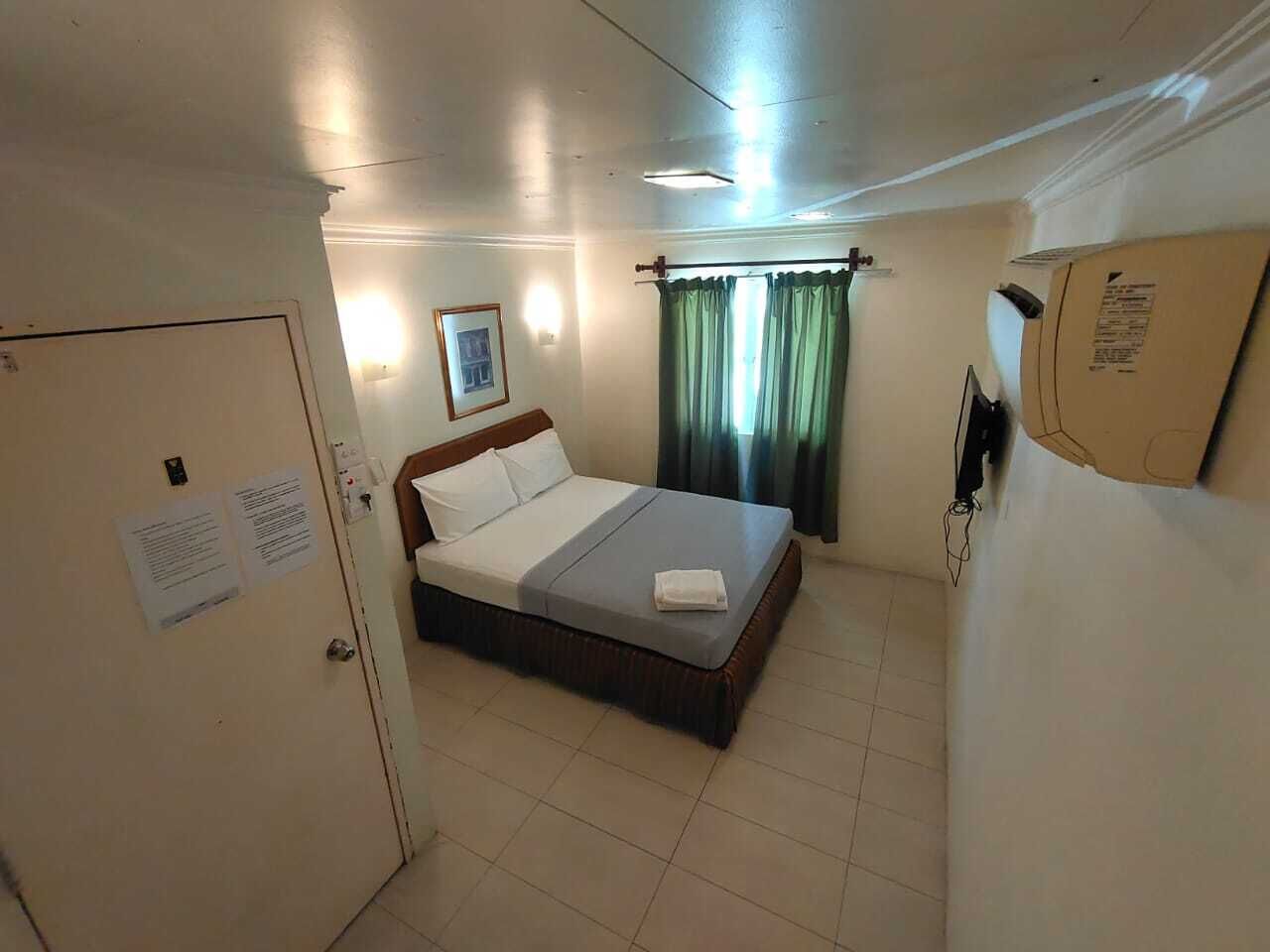 individually furnished, desk, free wifi, bed sheets