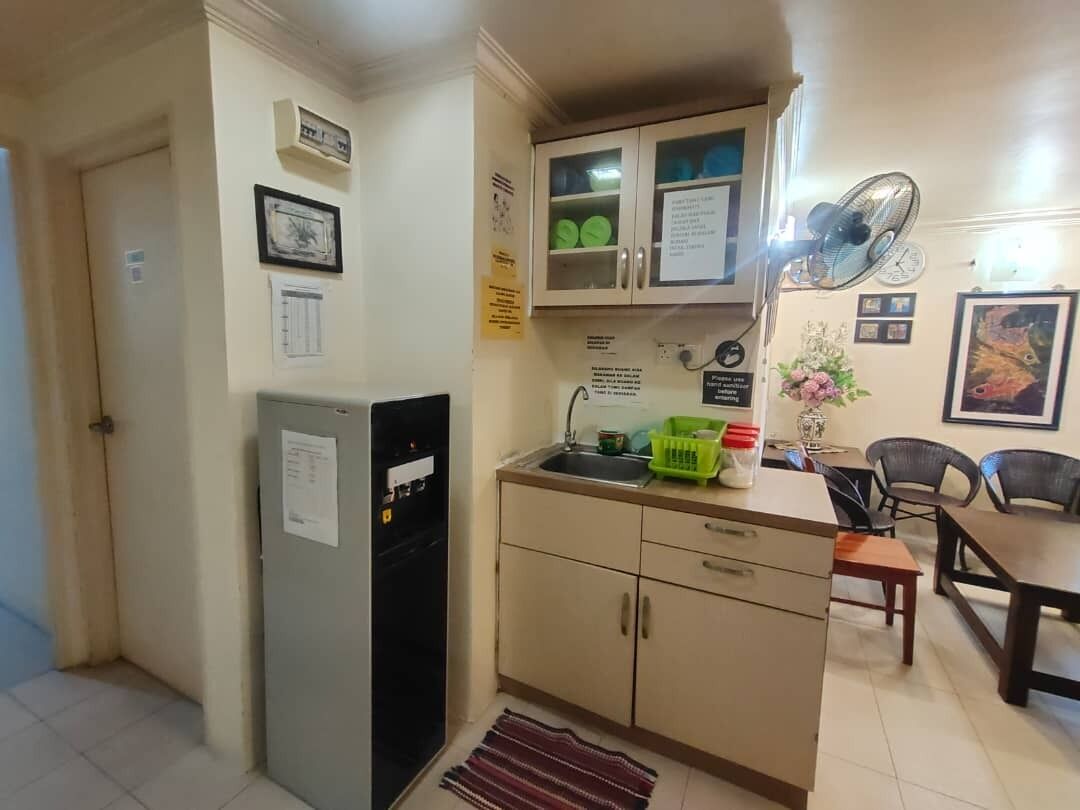 fridge, stovetop, cookware/dishes/utensils