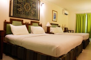 Quadruple Room | Desk, iron/ironing board, free WiFi, bed sheets