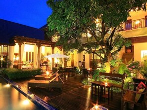 Outdoor dining - Baan Klang Wiang Boutique Hotel Chiang Mai (Chiang Mai)