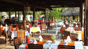 Khu ẩm thực ngoài trời