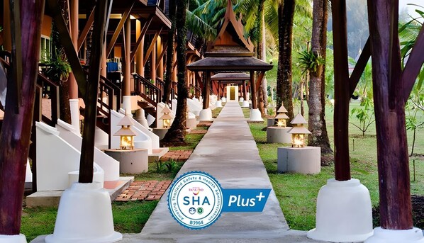 Property grounds - C&N Kho Khao Beach Resort (Takua Pa)