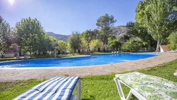 Seasonal outdoor pool