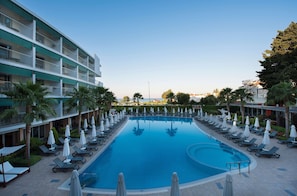 Outdoor pool, sun loungers