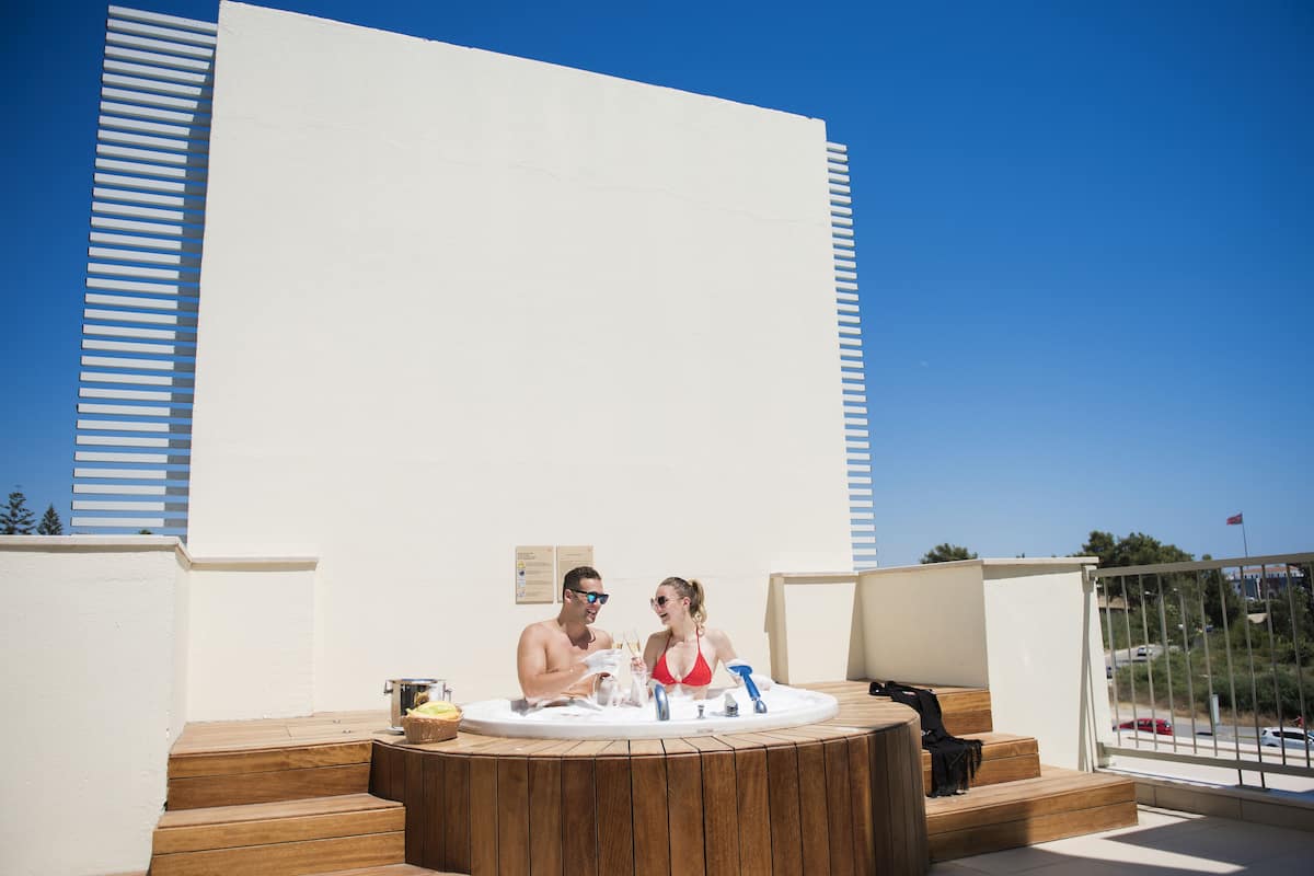 Jacuzzi Suit | 1 bedroom, premium bedding, minibar, in-room safe