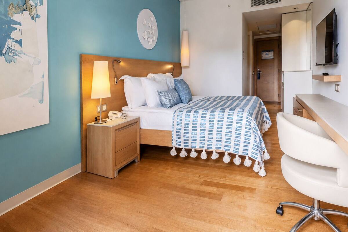 Premium bedding, minibar, in-room safe, desk