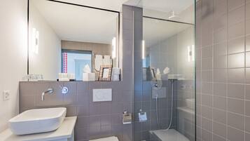 Separate tub and shower, free toiletries, hair dryer, bathrobes