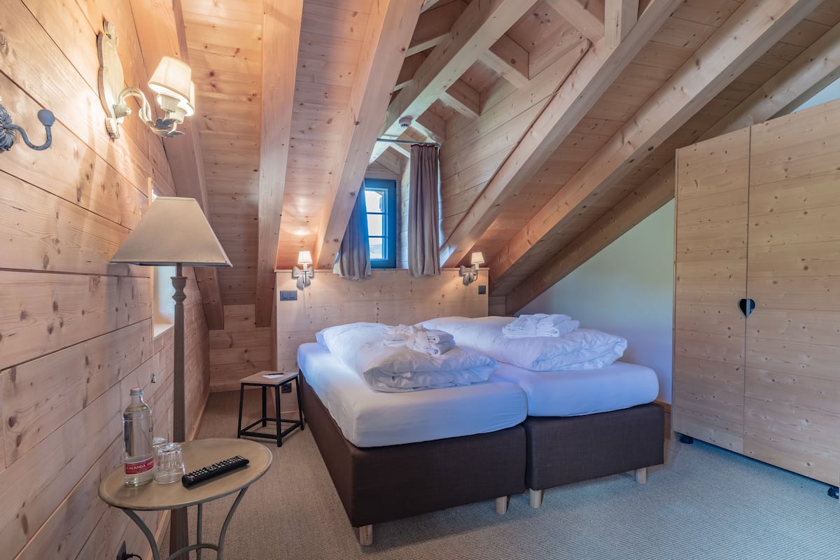 In-room safe, cribs (free), WiFi (free), individually decorated