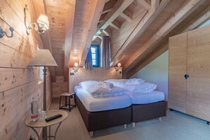 In-room safe, free WiFi, bed sheets - Rinderberg Lodge (Zweisimmen)