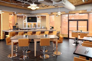 Bar (trong khuôn viên)