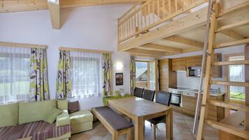 Superior Apartment, 2 Bedrooms, Mountain View, Mountainside | In-room dining