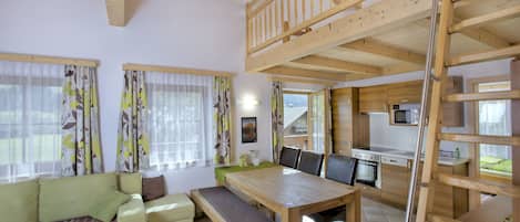 Superior Apartment, 2 Bedrooms, Mountain View, Mountainside | In-room dining