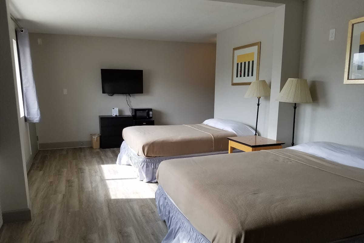 Doppelzimmer, 2 Queen-Betten | 1 Schlafzimmer, individuell dekoriert, individuell eingerichtet