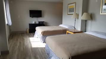 Chambre Double, 2 grands lits | Décoration personnalisée, ameublement personnalisé, bureau