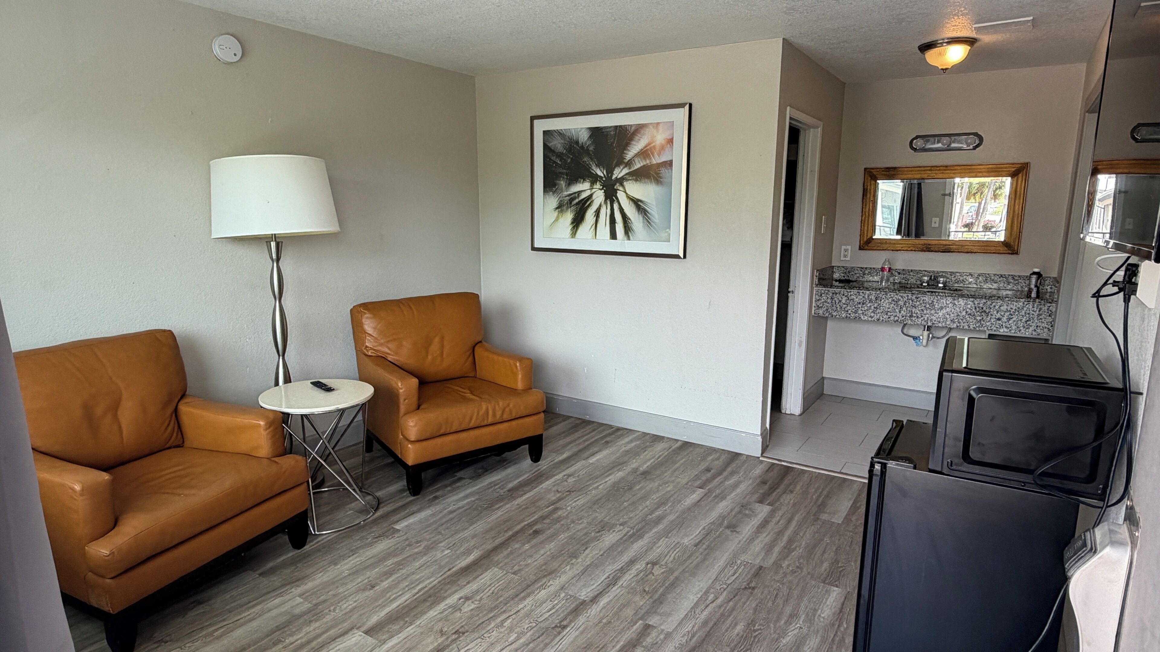 تلفزيون بشاشة مسطحة