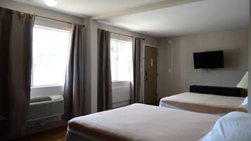 Economy Double Room | 1 bedroom, individually decorated, individually furnished, desk