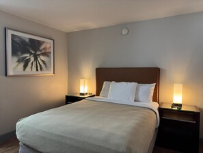 Enkeltrom, 1 queensize-seng | Individuelt dekorert, individuelt innredet og skrivebord