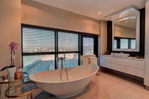 Ocean View Penthouse | Bathroom