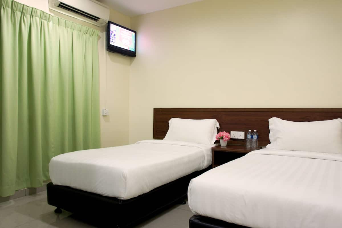 Superior Twin Room | Iron/ironing board, free WiFi, bed sheets