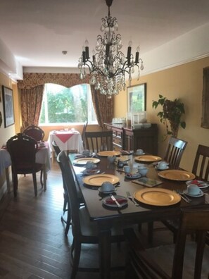 Daily continental breakfast (EUR 5 per person)
