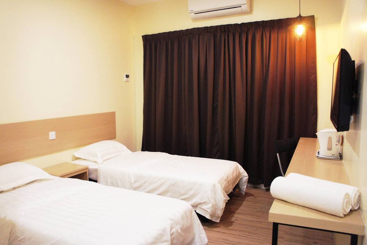 Twin Room | Desk, laptop workspace, iron/ironing board (on request), WiFi (free)