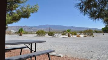 Standardværelse (3 Queen Beds) | Terrasse/gårdhave