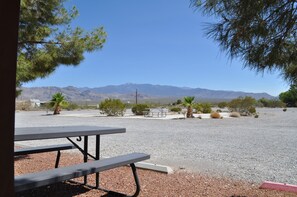 Habitación estándar (3 Queen Beds) | Terraza o patio