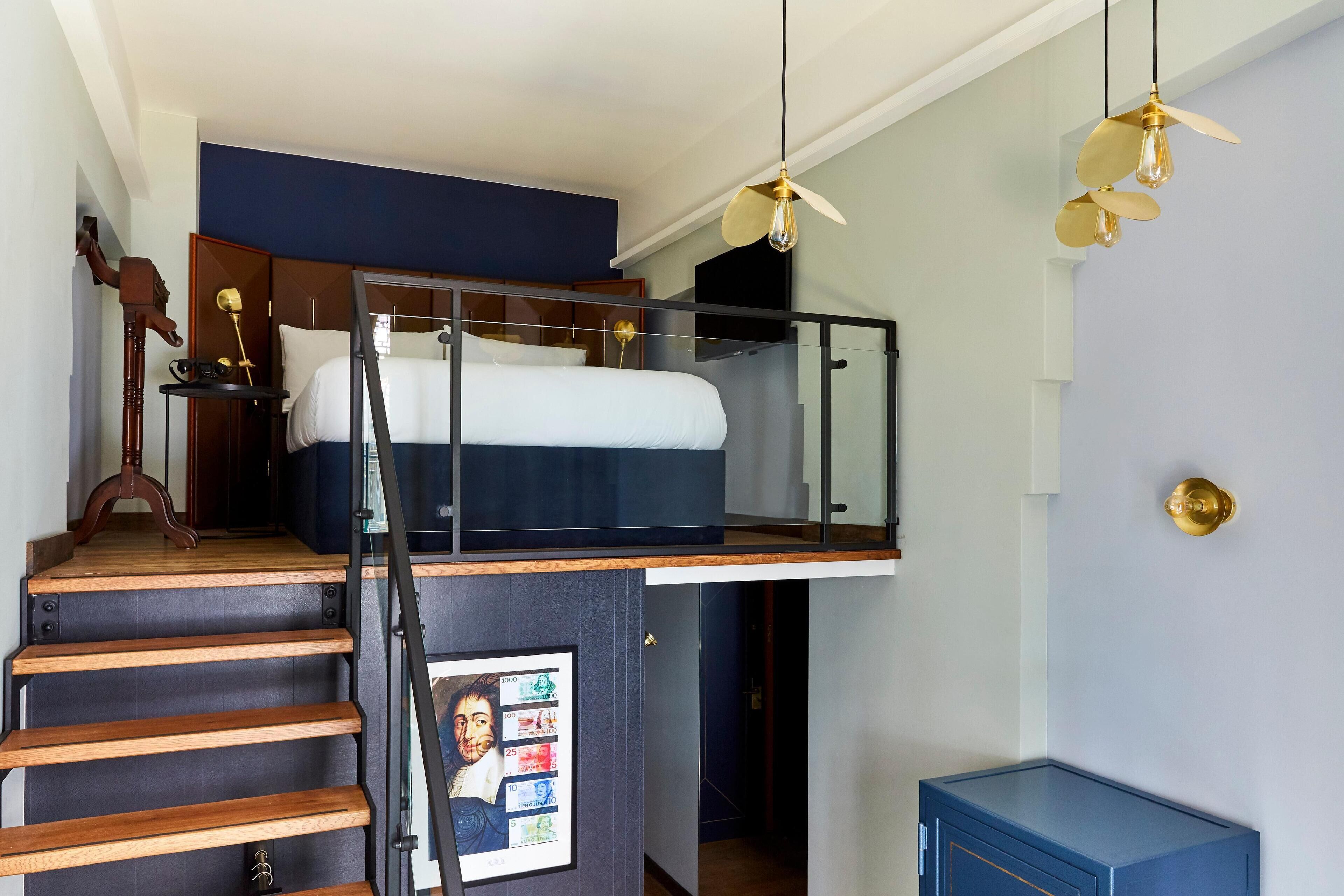 Minibar, coffres-forts dans les chambres, bureau, rideaux occultants