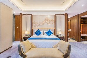 มินิบาร์, ตู้นิรภัยในห้องพัก, โต๊ะทำงาน, ห้องเก็บเสียง