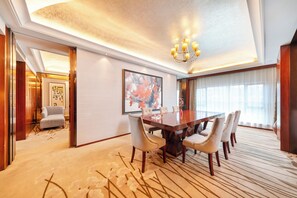Premium bedding, minibar, in-room safe, desk - Wyndham Garden Foshan Nanhai (Foshan)