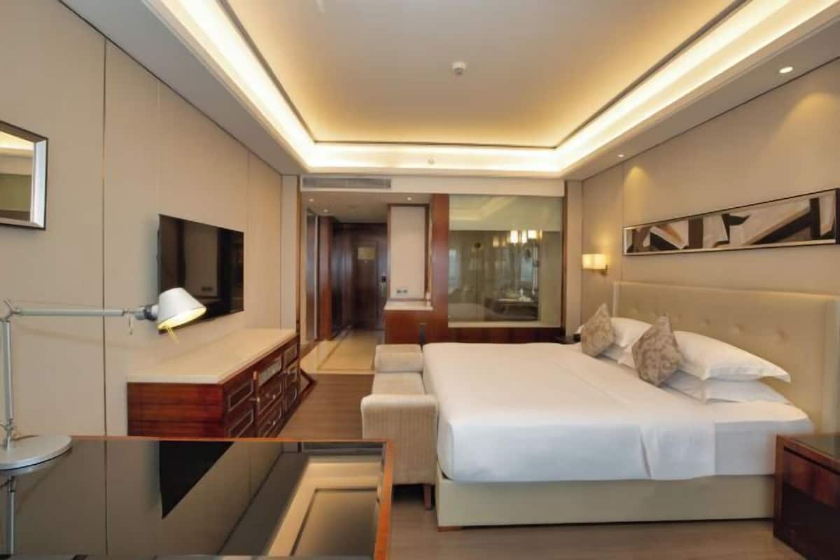 Luxe beddengoed, een minibar, een kluis op de kamer, een bureau